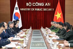 At the talks between Minister of Public Security Sen. Lieut. Gen. Luong Tam Quang held talks with Commissioner General of the Korea Coast Guard Kim Jong-uk in Hanoi on August 26 (Photo: VNA)