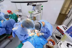 Doctors perform surgeries to reshape lips, rebuild palates, and restore lips to give patients a new facial appearance. (Photo: VNA)