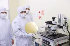 PM visits northern region's first semiconductor chip factory in Bac Giang