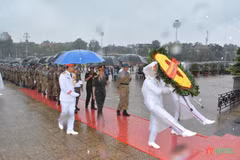 Staff of Level-2 Field Hospital No. 4, Engineering Unit Rotation No.1 pay homage to Uncle Ho