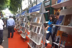 Journalists honoured with book fair in HCM City