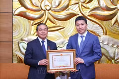 VUFO President presents insignia to Lao ambassador