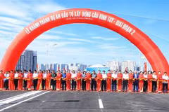 PM attends inauguration of second-phase Vinh Tuy bridge