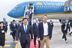 Prime Minister of Luxembourg begins official visit to Vietnam