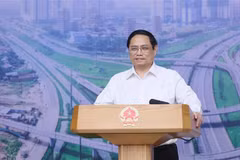 PM urges settlement of site clearance, material problems of transport projects