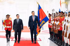 Cambodian, Thai PMs agree to strengthen economic ties