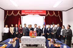 Vietnamese, Lao Parties' newspapers strengthen ties