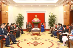 Party official receives Chairman of LDP’s Policy Research Council