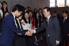 State President visits Kyushu University