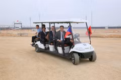Czech PM visits Škoda Auto automobile assembly plant in Quang Ninh