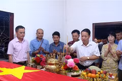 Overseas Vietnamese commemorate fallen soldiers in Laos