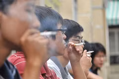 Vietnam among countries with highest male smoking rates: official