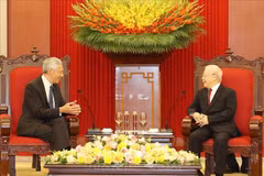 Party leader hosts Singaporean PM