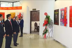 Lao newspaper praises growth of Communist Party of Vietnam