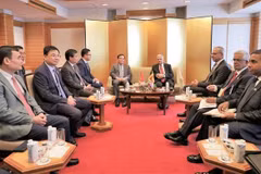 Deputy PM Tran Luu Quang meets leaders of Sri Lanka, Japan in Tokyo
