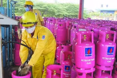 Domestic retail gas prices fall in June
