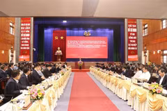 Long An authorities meet diplomatic corps, business representatives