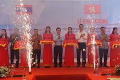 Nam Dich - Huoi Hia border crossing opens in Dien Dien