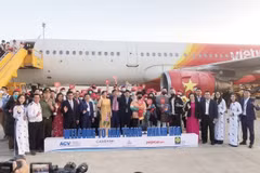 First flight carries Chinese tourists to Khanh Hoa in New Year