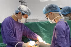 Vietnamese doctors successfully perform first heart-kidney transplant