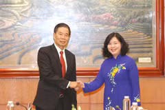 Vietnam, Laos step up experience exchange on mass mobilisation 