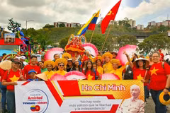 Vietnam attends Venezuela's traditional carnival