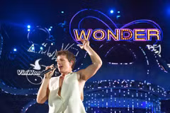 American, Vietnamese singers wow fans at music festival