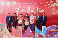 Many localities welcome first foreign tourists of Lunar New Year