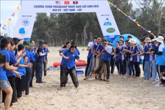 US, Vietnamese, Lao students join friendship night in Quang Ngai 