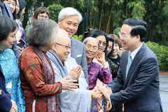 President meets with representatives of scholarship fund, club for islands
