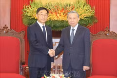 General Secretary of the CPV Central Committee and President To Lam (right) receives Liu Ning, member of the CPC Central Committee and Secretary of the CPC Committee of China’s Guangxi Zhuang Autonomous Region, in Hanoi on August 28. (Photo: VNA)