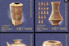 The new stamps feature the Dau Ram ceramic vase, the collection of Long Thanh terracotta vases, the Nhon Thanh ceramic vase, and the brown-flower ceramic jar. (Photo: Vietnam Post )
