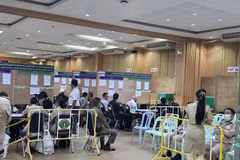 A polling station for the district-level Senate election in Huai district of Bangkok, Thailand. (Photo: VNA)