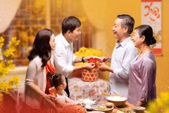 Lucky money giveaway - an exchange of best New Year wishes