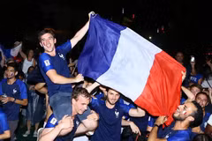 Vietnamese, French football fans celebrate France's World Cup victory