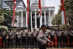 Indonesia arrests three over suicide bomb plot