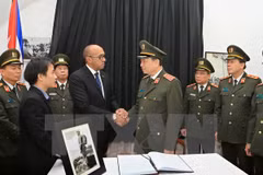 More officials, people pay tribute to Fidel Castro