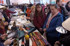 Vietnam attends charity fair in Slovakia