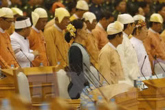 Myanmar state counsellor meets ethnic armed group representatives