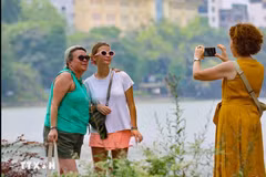 Hanoi to welcome about 14 million tourists in six months. (Photo: VNA)