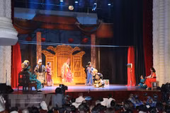 Cai luong struggles to attract audience back 