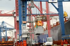 White Paper on Vietnam private economic forum debuts