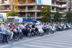 PM urges traffic safety throughout coming holidays