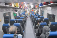 New trains launched on North-South route for Tet holiday