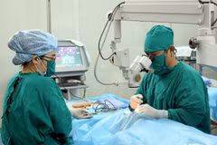 Free operations for people with cataracts in Ninh Thuan province