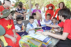 Attracting overseas Vietnamese intellectuals back home is most important: Professor