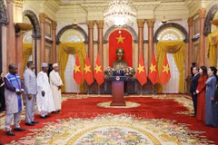 Party General Secretary and State President To Lam receives foreign ambassadors in Hanoi on October 18. (Photo: VNA)