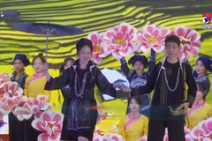 Lao Cai launches week of ethnic groups’ traditional outfits