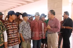 Detained Vietnamese fishermen return home from Indonesia