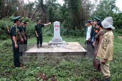 Vietnam, Laos review border cooperation